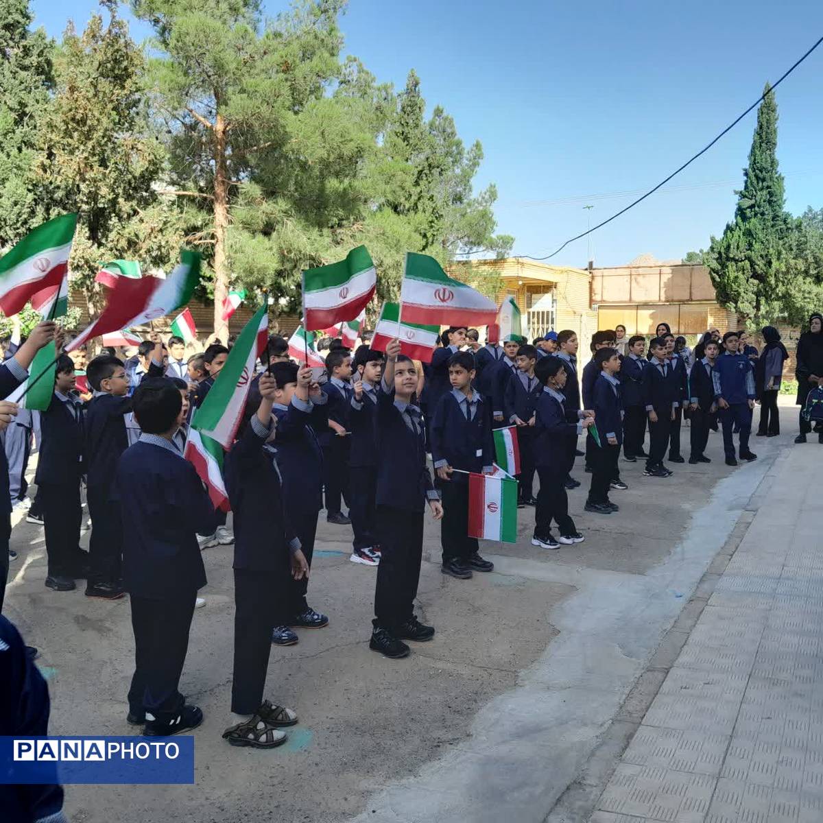 آیین بازگشایی سال تحصیلی جدید در دبستان ایثار تفت