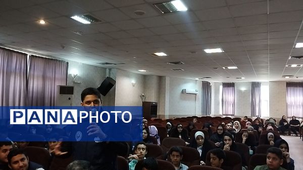 کارگاه خبرنگاری موبایلی با  مدیر عامل خبرگزاری پانا در مشهد 