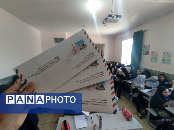 توزیع برگ های کنگره ۱۸۰۰۰شهیدخراسان رضوی 