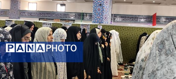 حضور دانش‌آموزان بیرجندی در نماز جمعه