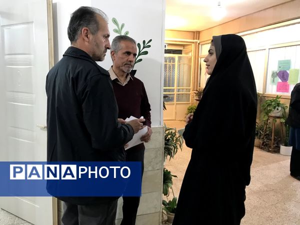  دیدار دبیران با اولیا در دبیرستان دخترانه فاطمیه 