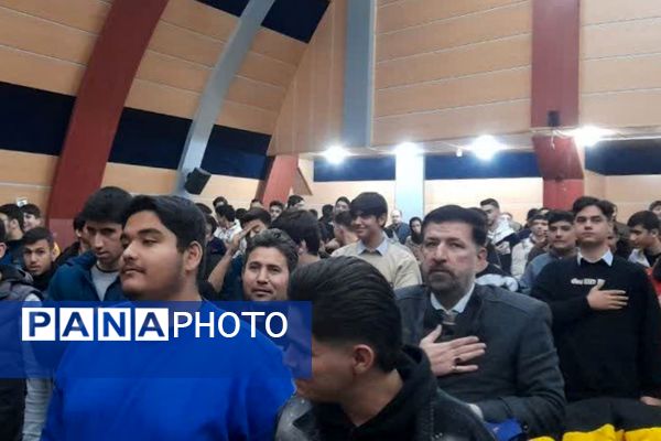 مراسم بدرقه دانش آموزان پسر ناحیه یک و دو شهرری در اردوی راهیان نور 