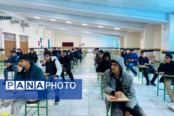  آماده‌سازی مانور زلزله با آموزش آتش‌نشان‌ها در مدرسه نمونه‌دولتی شهید مطهری رباط‌کریم