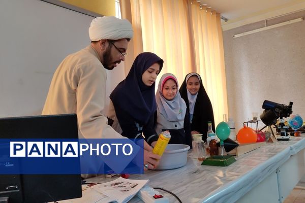 بازدید علمی دانش‌آموزان دبستان شاهد حاج تقی آقا‌بزرگ از پژوهش‌سرای علامه طباطبایی ناحیه یک مشهد