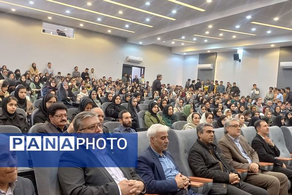 تقدیر از رتبه‌های برتر کنکور در اداره آموزش‌و‌پرورش شهرستان اسلامشهر 