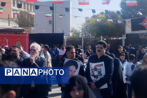 اجتماع عظیم دانش آموزان ناحیه دو شهرری به مناسبت یوم الله ۱۳ آبان در میدان نماز