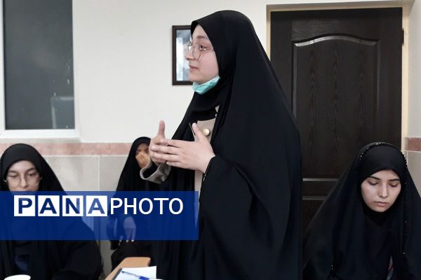 رقابت دانش‌آموزان منتخب در انتخابات منطقه‌ای شورای دانش‌آموزی بهارستان دو