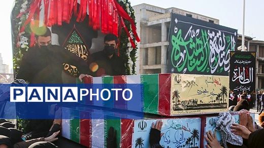 بدرقه پیکر مطهر ۱۳ شهید گمنام در اجتماع عظیم فاطمیون مشهد