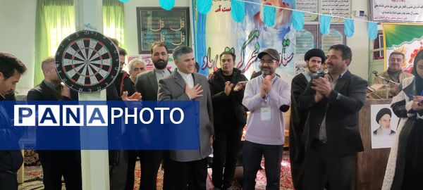 برگزاری مسابقات دارت در جشن بزرگ ۲۲بهمن در روستای اسلام آباد شیروان 