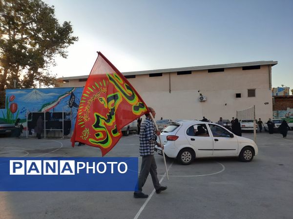 زائران پیاده شهرستان فردوس در دبیرستان شاهد مهدی حکمت