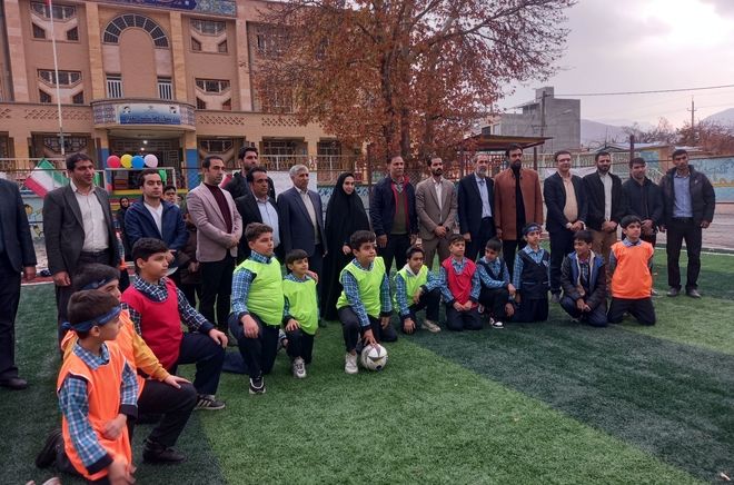 افتتاح زمین چمن مصنوعی آموزشگاه هوشمند معلم شهرستان صحنه