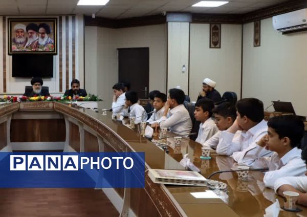 دیدار دانش‌آموزان مدرسه قرآنی رضوی با امام جمعه بافق