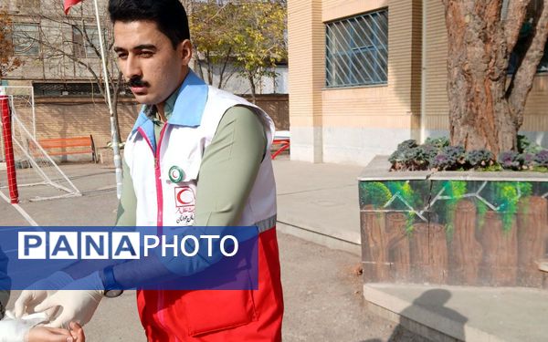 بیست و هفتمین مانور سراسری زلزله در دبیرستان شهید مراد علی امینی و هنرستان کیمیا