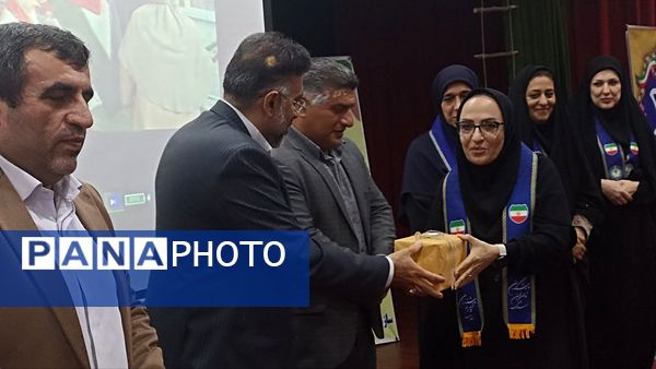 همایش تجلیل از مربیان و اعضای پیشتاز در محمودآباد 