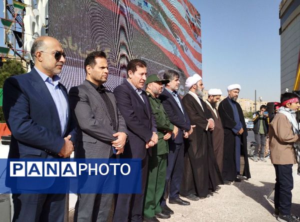 برگزاری مراسم راهپیمایی سیزده آبان با حضور دانش‌آموزان و مسئولین در ملارد