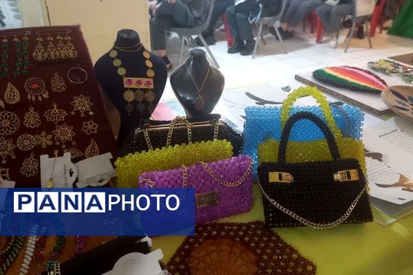 برپایی نمایشگاه به‌مناسبت هفته پژوهش در مدرسه کمایی‌مقدم یاسوج