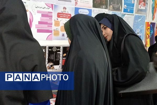 نمایشگاه دست‌سازه‌های خلاق در هنرستان تقوی‌پیشگان بهارستان۲