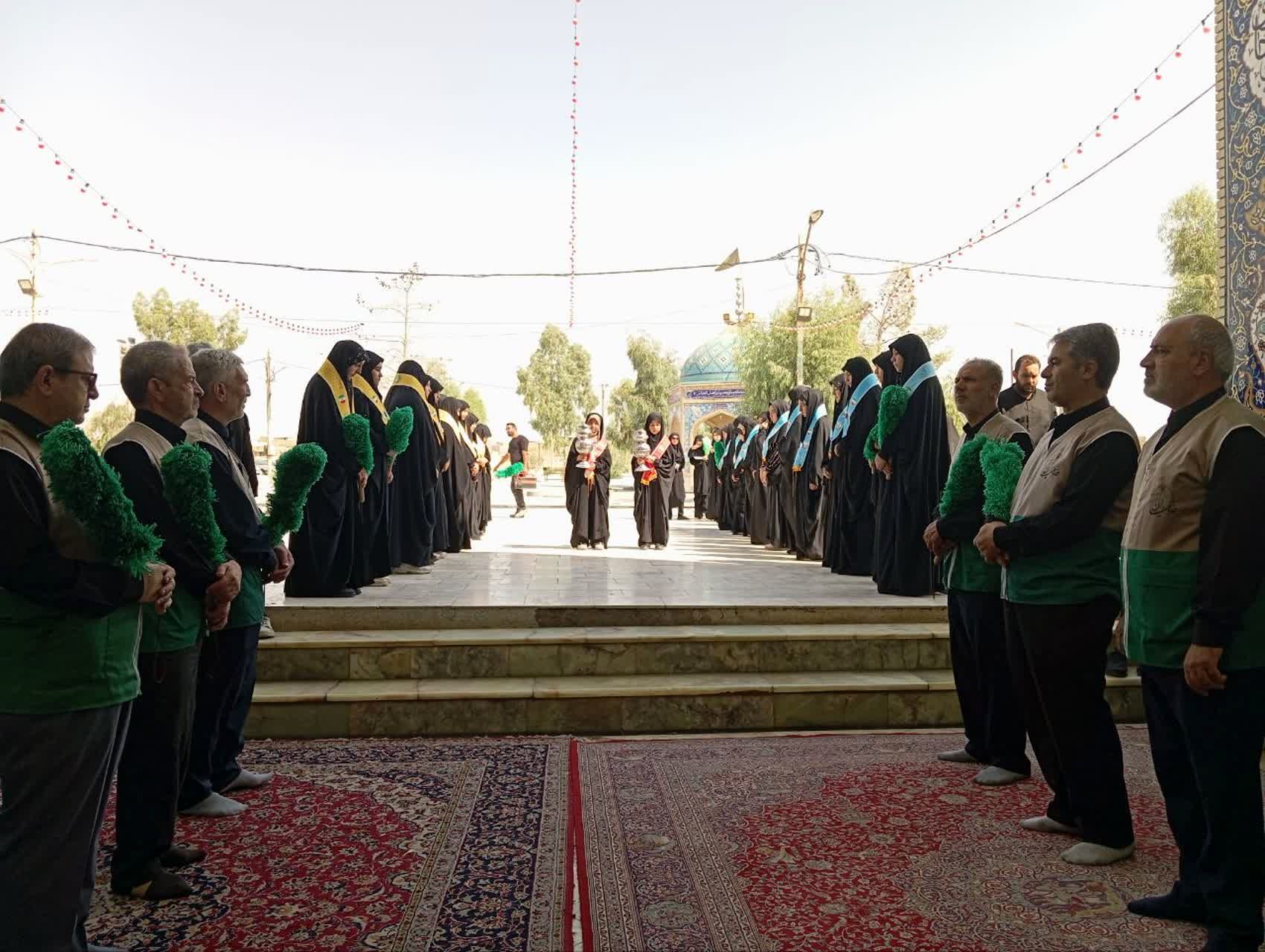 خادمان کوچک، ارادت بی کران