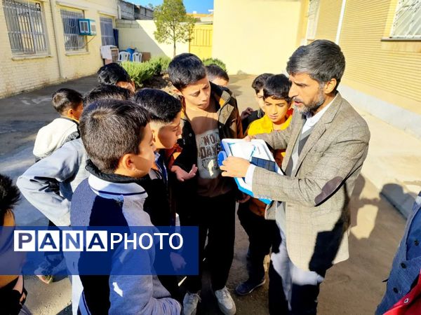 بازدید دانش آموزان دبستان پسرانه فضیلت از پژوهشسرای رازی 