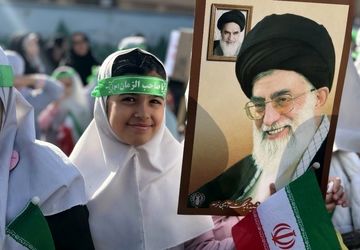 نسل جوان، پرچمدار بیداری و مقاومت در روز ۱۳ آبان