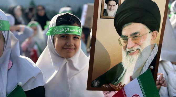 نسل جوان، پرچمدار بیداری و مقاومت در روز ۱۳ آبان