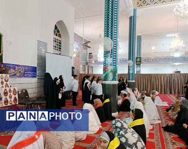 مراسم شب شعر ایرانمهر در اعتکاف دانش‌آموزی مسجد شیخداد یزد 