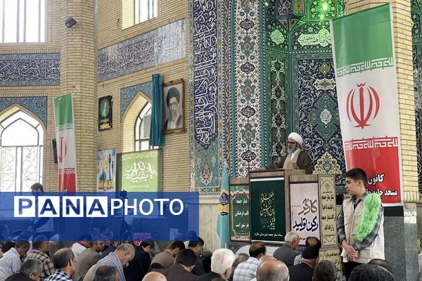 فرهنگیان شهرستان ملارد با حضور خود در نمازجمعه این هفته یاد شهید رجایی را گرامی داشتند 