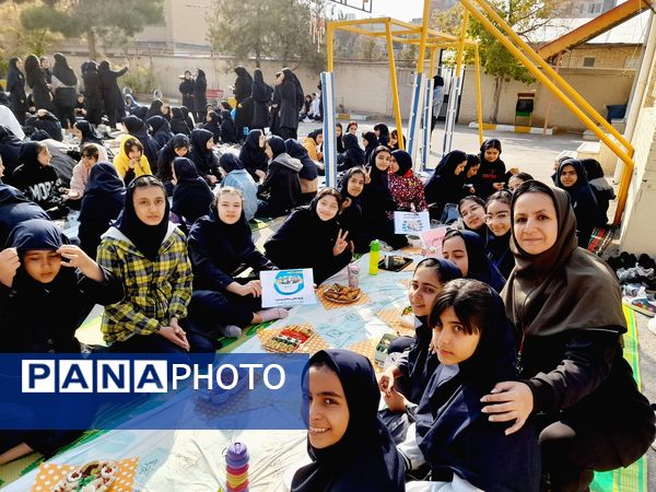 جشنواره صبحانه سالم در دبیرستان علی افشارنژاد ناحیه۶ مشهد