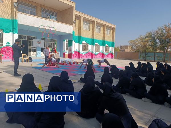 المپیاد ورزشی مدارس بهاباد با شور و نشاط