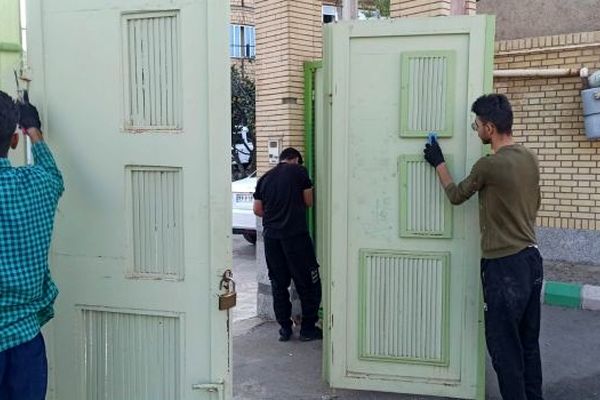 دانش‌آموزان این بار با رنگ آمیزی و شاداب سازی محیط مدرسه پای کار آمدند 