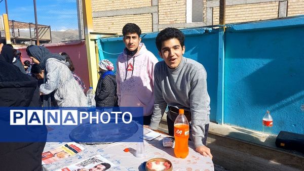 برپایی بازارچه کسب و کار در دبیرستان شهید معمارزاده ناحیه 2 کرج 