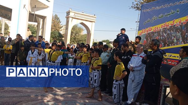 همایش پیاده روی خانوادگی در نیشابور