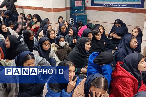 جشن روز مادر و ولادت حضرت زهرا(س) در دبیرستان کریمی شیرازی‌ها با حال‌وهوای چهارشنبه‌های امام‌رضایی