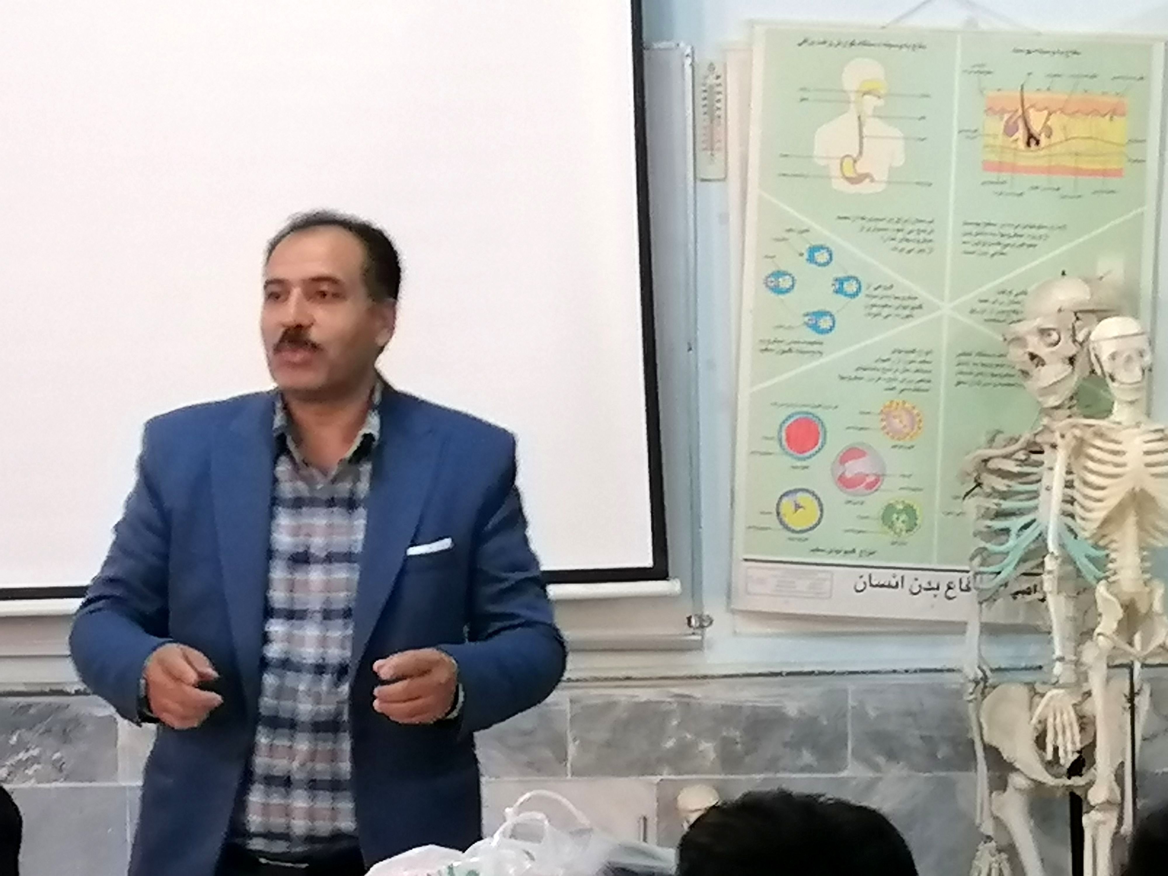 دانش‌آموزان کاشمر در زمینه‌های مختلف علمی و پژوهشی استعداد و توانایی بالایی دارند