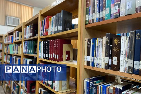 دانش‌آموزان دبیرستان نگین‌دانش ورامین میهمان کتابخانه رازی شدند