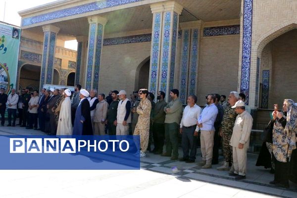 آیین غبارروبی و گلباران مزار شهدا در آستان امامزاده بی‌بی سکینه خاتون (س)