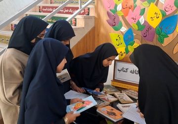 برپایی کافه‌کتاب در دبیرستان شهید خسروی زارچ به مناسبت هفته کتاب و کتاب‌خوانی