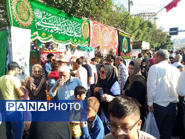 گوشه‌ای از راهپیمایی غدیر خونین در مشهد مقدس