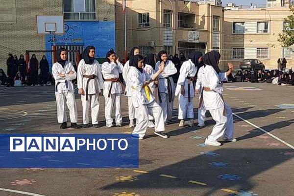 هفته تربیتبدنی در دبیرستان فرشتگان ناحیه ۴شیراز