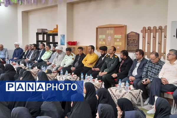 برگزاری جشن عاطفه‌ها در دبیرستان دخترانه لاجوردی کاشان 