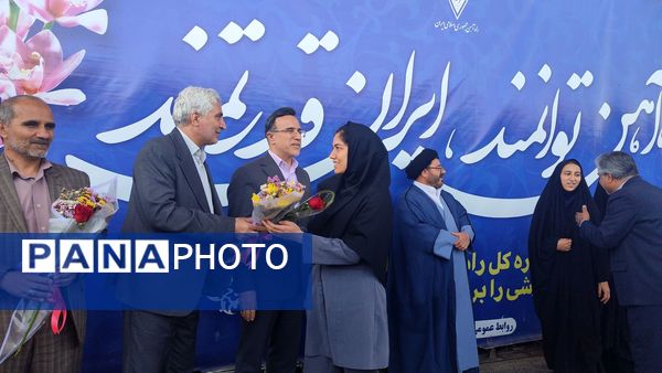 استقبال از برگزیدگان شانزدهمین المپیاد ملی فرش دستباف در مشهد
