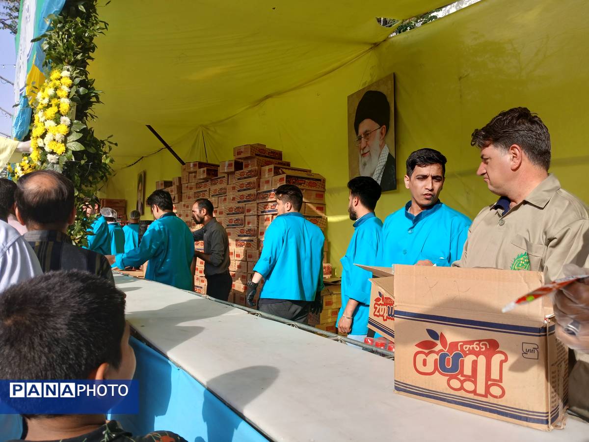 موکب بزرگ شرکت نان قدس رضوی در روز شریف ولادت امام رضا (ع)