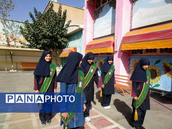 برگزاری جشن شکوفه‌ها در دبستان شاهد شهید سلطانی ناحیه یک کرج