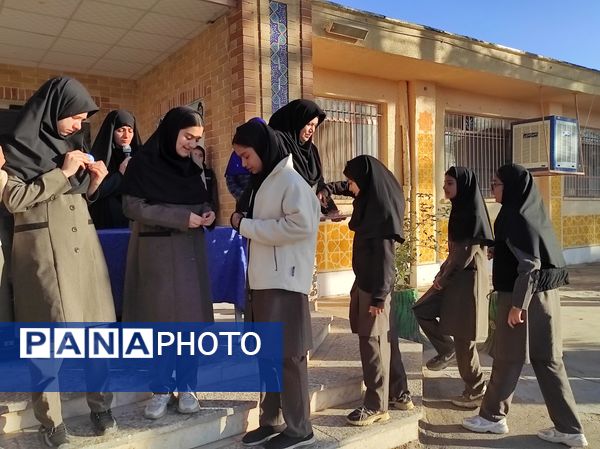 آیین معرفی همیاران معلم در دبیرستان نمونه اندیشه 