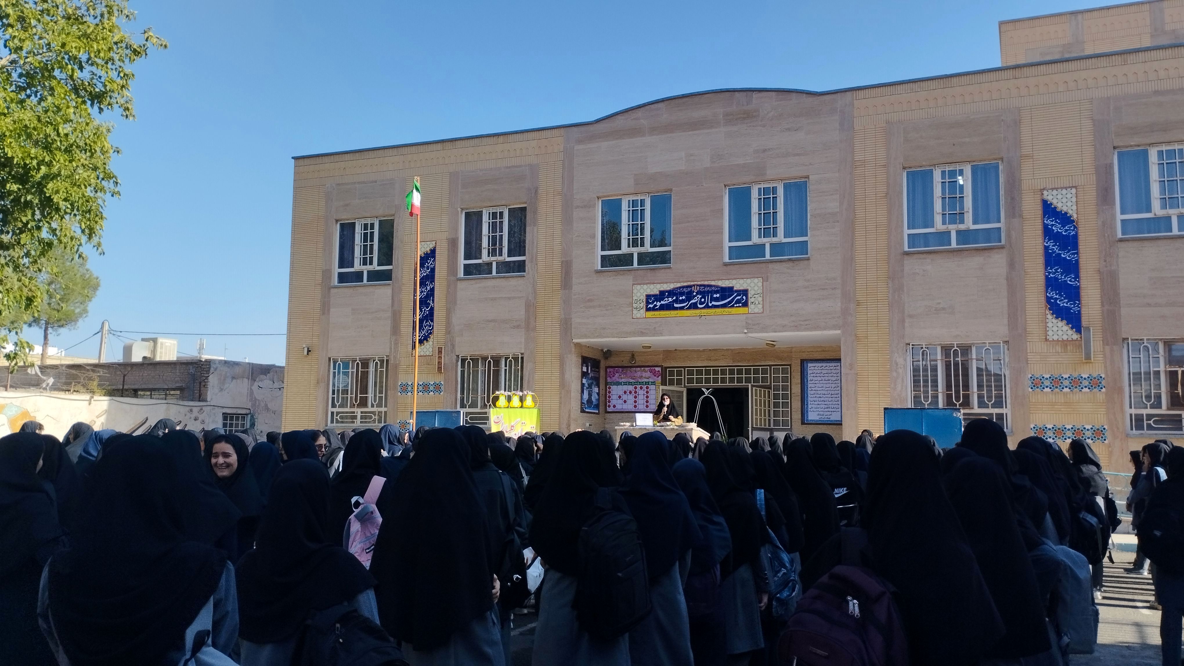 برگزاری مراسم عزاداری شهادت شهید سید حسن نصرالله در دبیرستان حضرت معصومه (س) شهرستان خلیل‌آباد
