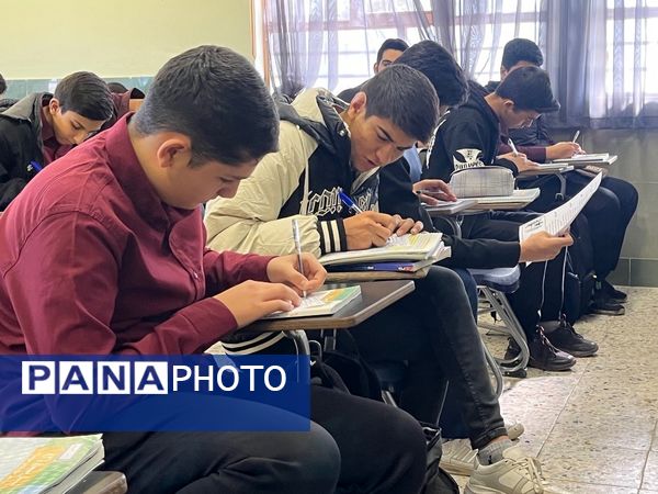  بیست و هفتمین دوره انتخابات شورای دانش‌آموزی در دبیرستان نمونه آیت‌الله خامنه‌ای کاشمر