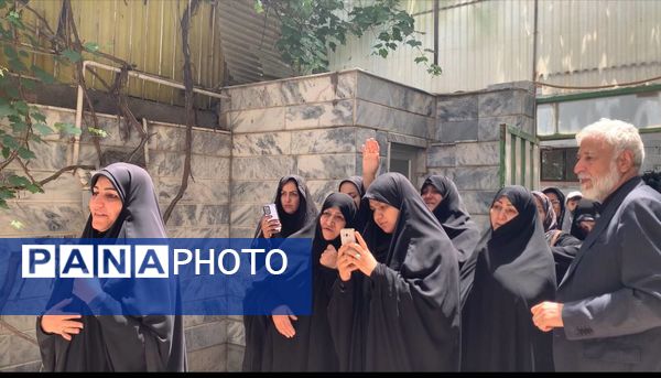 دیدار صمیمانه دانش آموز خبرنگاران پانا در منزل مادر شهید جمهور