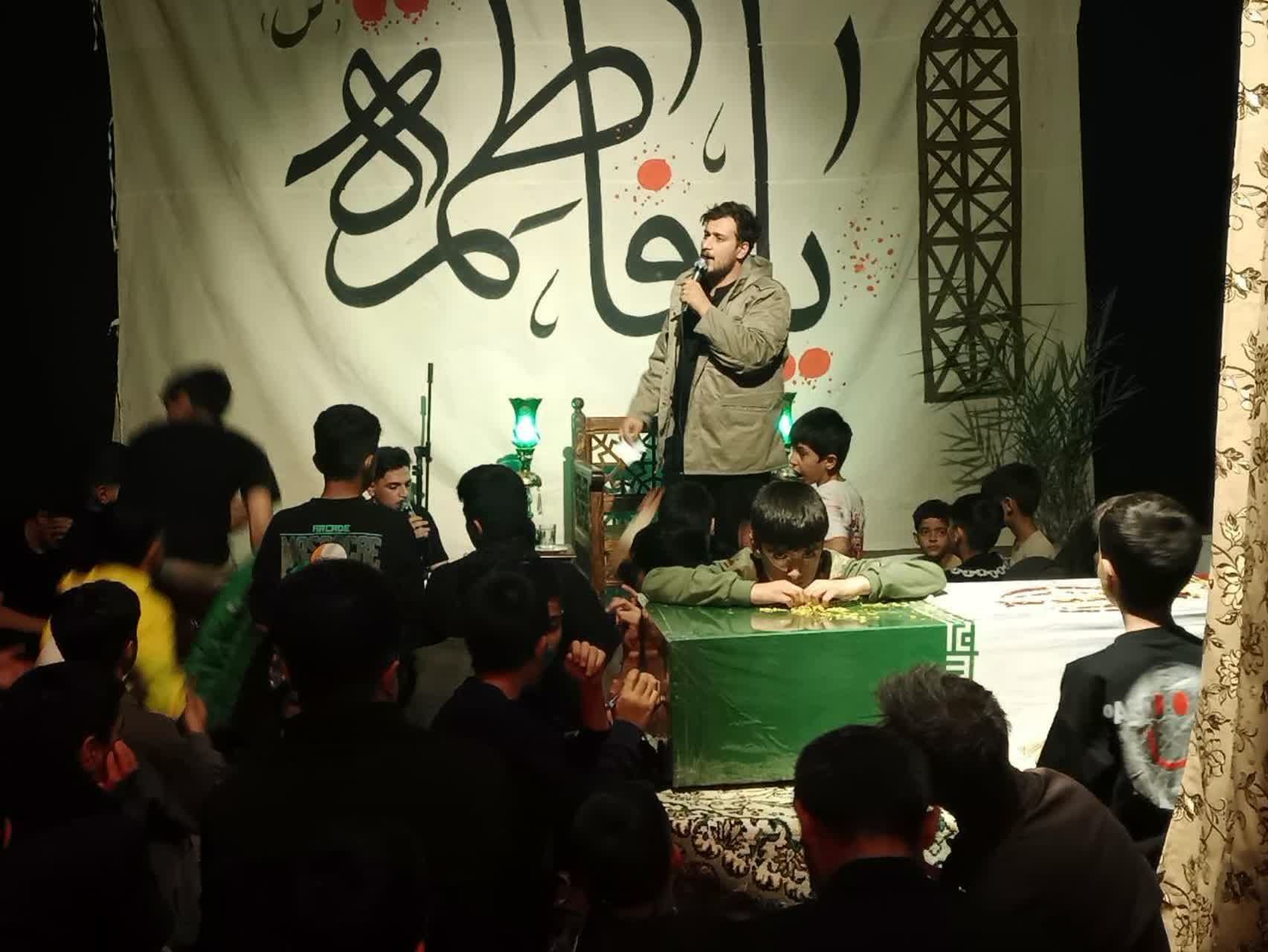 مراسم عزاداری دهه فاطمیه در مسجد مهرولایت با میهمانی شهید گمنام