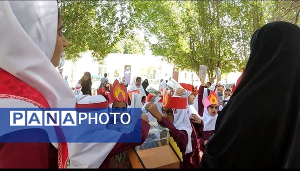 جشن عاطفه‌ها در دبستان مولوی فین؛ همدلی برای تداوم آموزش