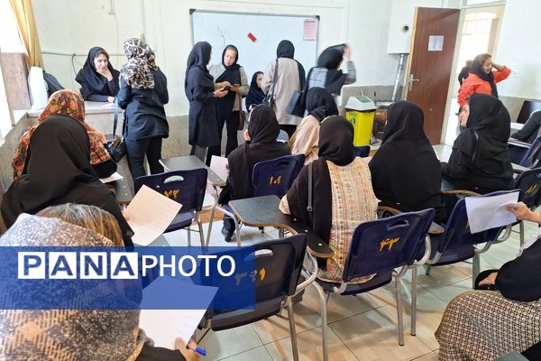 دیدار اولیا و معلمان در جهت بررسی وضعیت تحصیلی دانش‌آموزان 